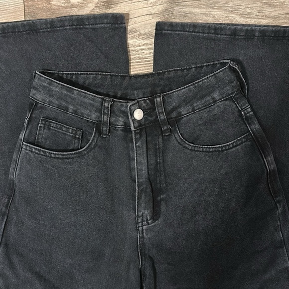 High Rise 90s Relaxed Black Jeans - Picture 4 of 4